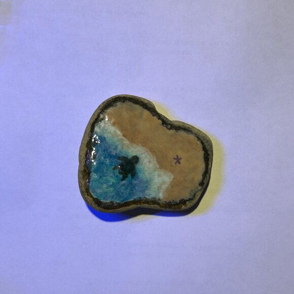 Hand Painted Turtle Beach Stone - Picture 4 of 4